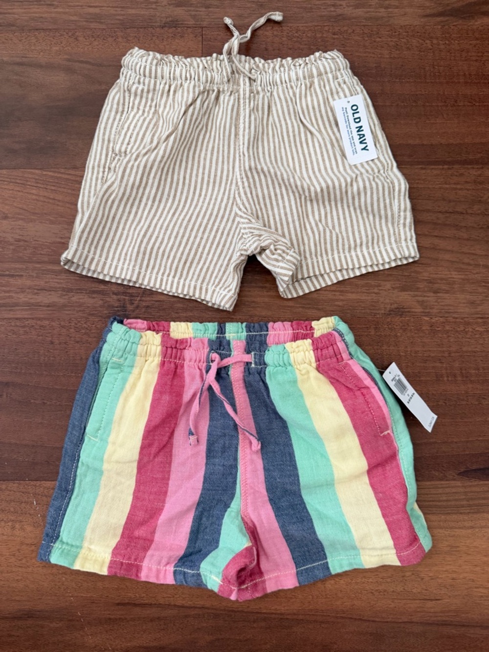 Old Navy Kids Two-Pack Shorts in Beige Stripe and Multicolor Rainbow, 3t